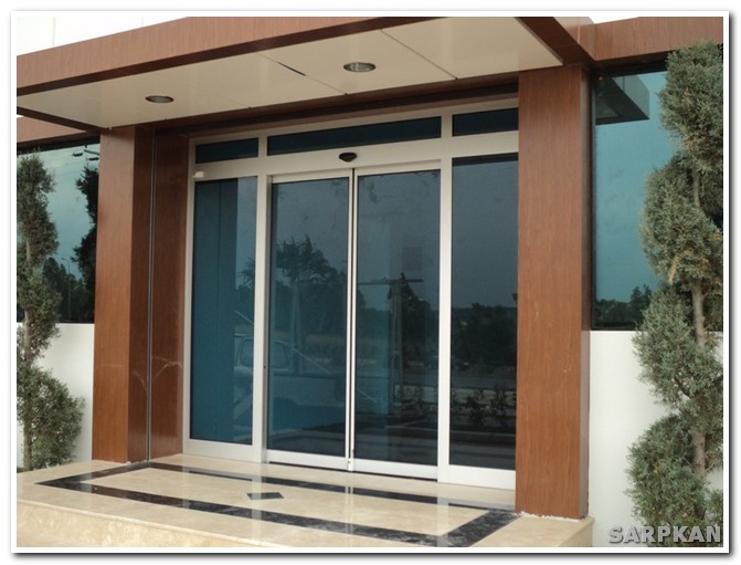 Yana açılır fotoselli kapılar